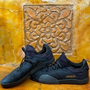 Adidas Skateboard Shoes Men’s Size 11. Bones skateboard wheels included